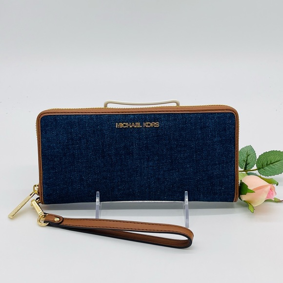 Michael Kors Large Continental Wallet Wristlet - Picture 3 of 8